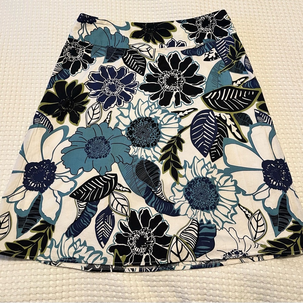 Reitmans Floral A-Line Skirt in White and Blue